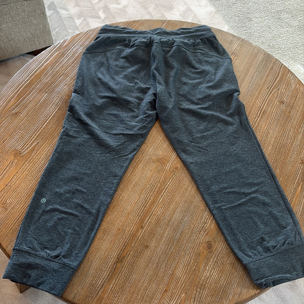 Lululemon 3/4 Jogger - Picture 3 of 5